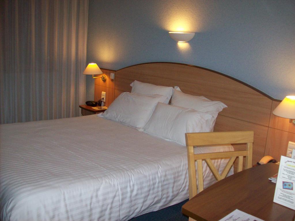 Logis Hotel Maison Carree Restaurant O Carre Dart Mereville  ห้อง รูปภาพ