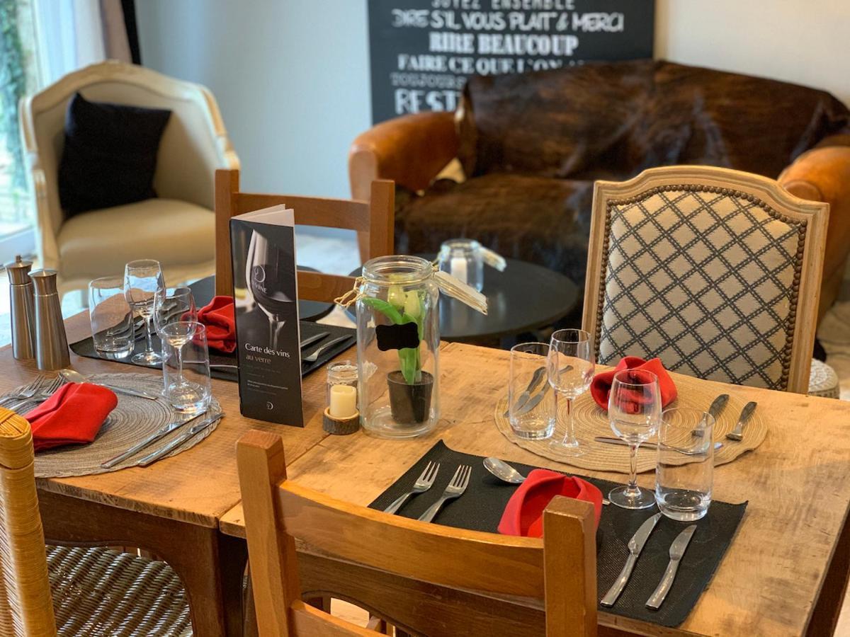Logis Hotel Maison Carree Restaurant O Carre Dart Mereville  ภายนอก รูปภาพ