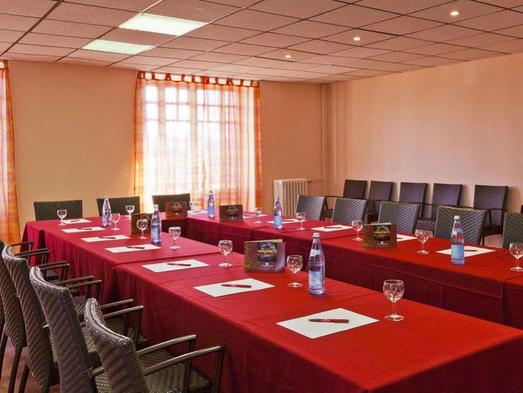 Logis Hotel Maison Carree Restaurant O Carre Dart Mereville  ภายนอก รูปภาพ