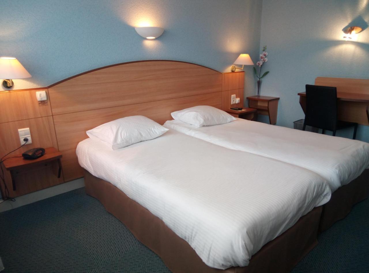 Logis Hotel Maison Carree Restaurant O Carre Dart Mereville  ภายนอก รูปภาพ