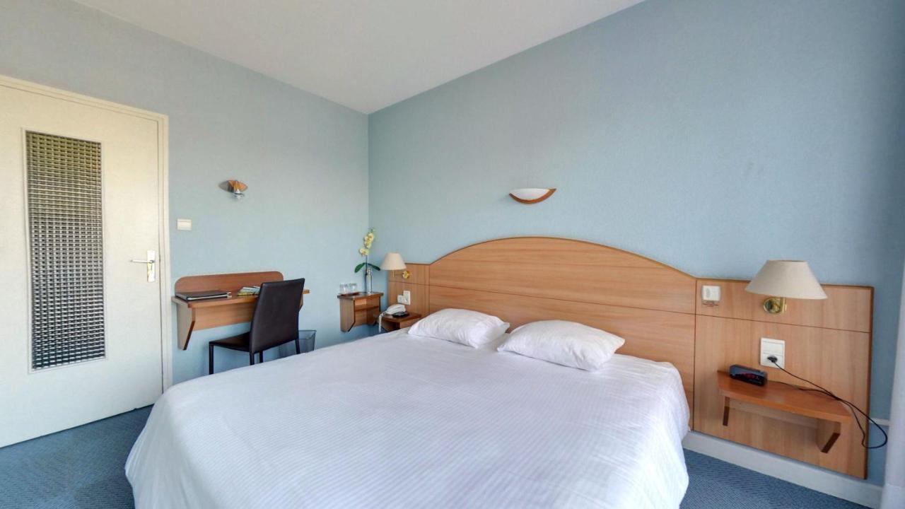 Logis Hotel Maison Carree Restaurant O Carre Dart Mereville  ภายนอก รูปภาพ