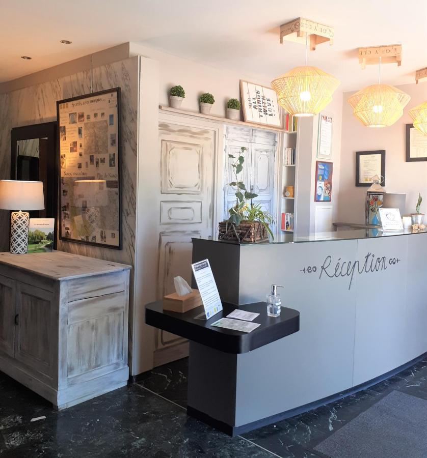 Logis Hotel Maison Carree Restaurant O Carre Dart Mereville  ภายนอก รูปภาพ